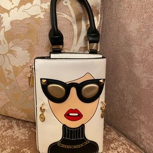 Adorable chic purse ! Would be so cute with leopard